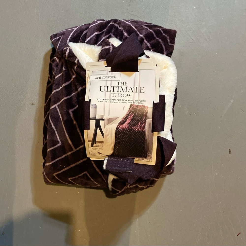 Life Comfort Luxurious Purple and White Throw Blanket